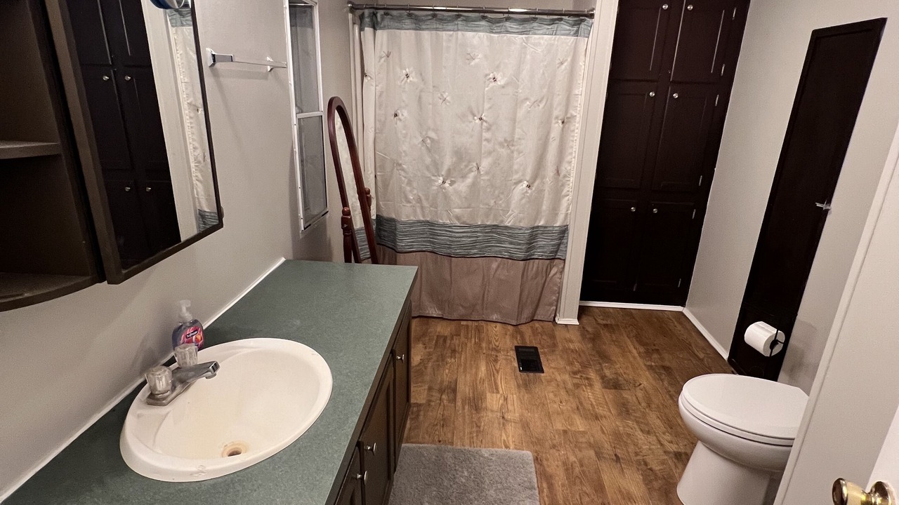 Photo of Bathroom in Bowling Green