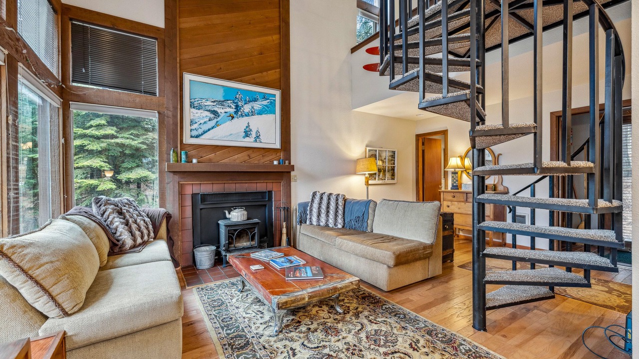 Photo of Livingroom in Bear Basin Estates