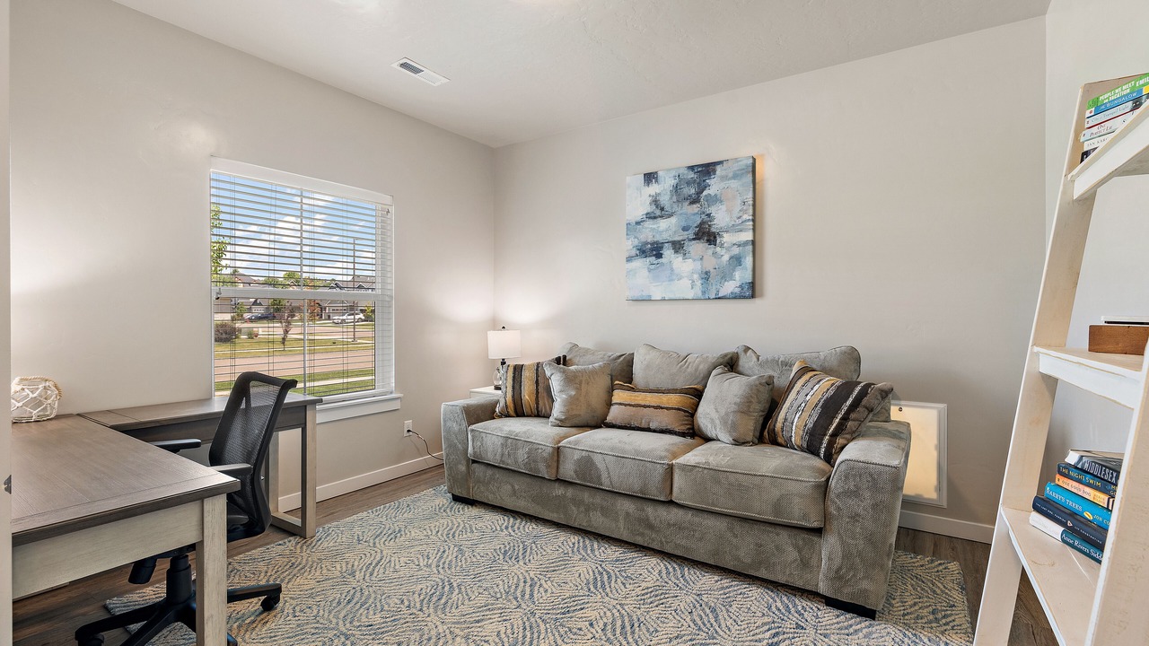 Photo of Livingroom in Eagle