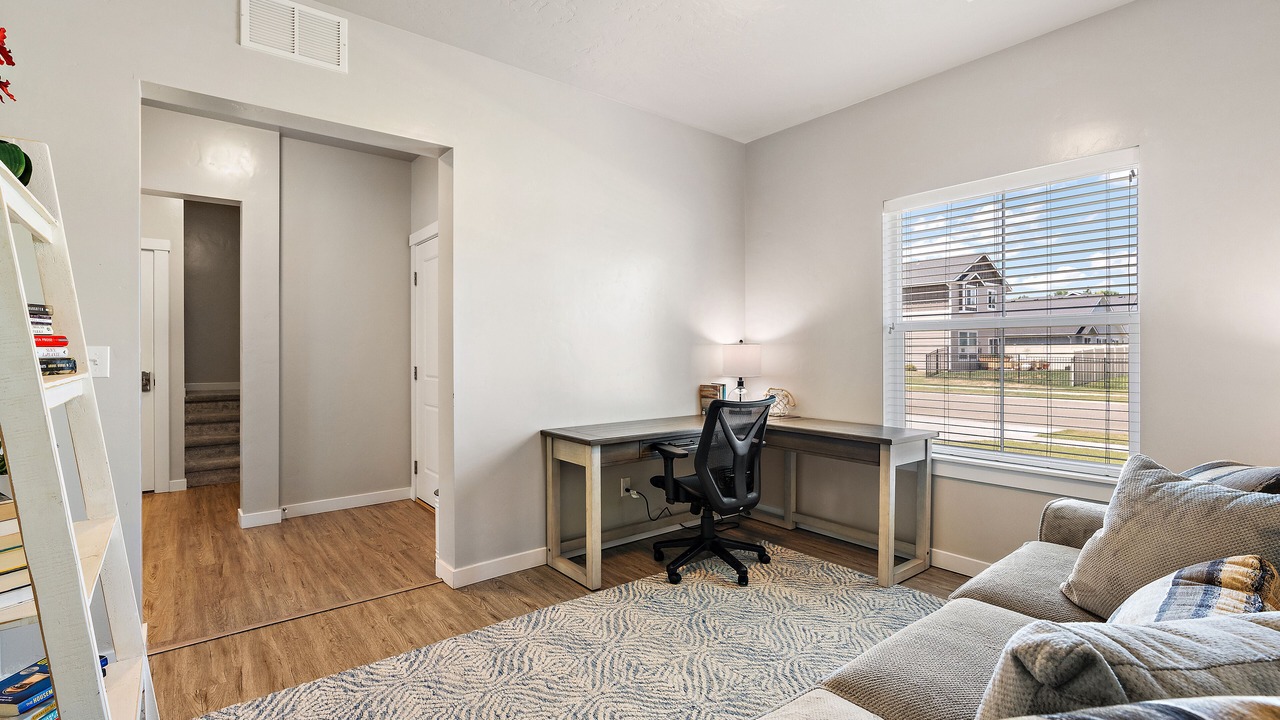 Photo of Livingroom in Eagle