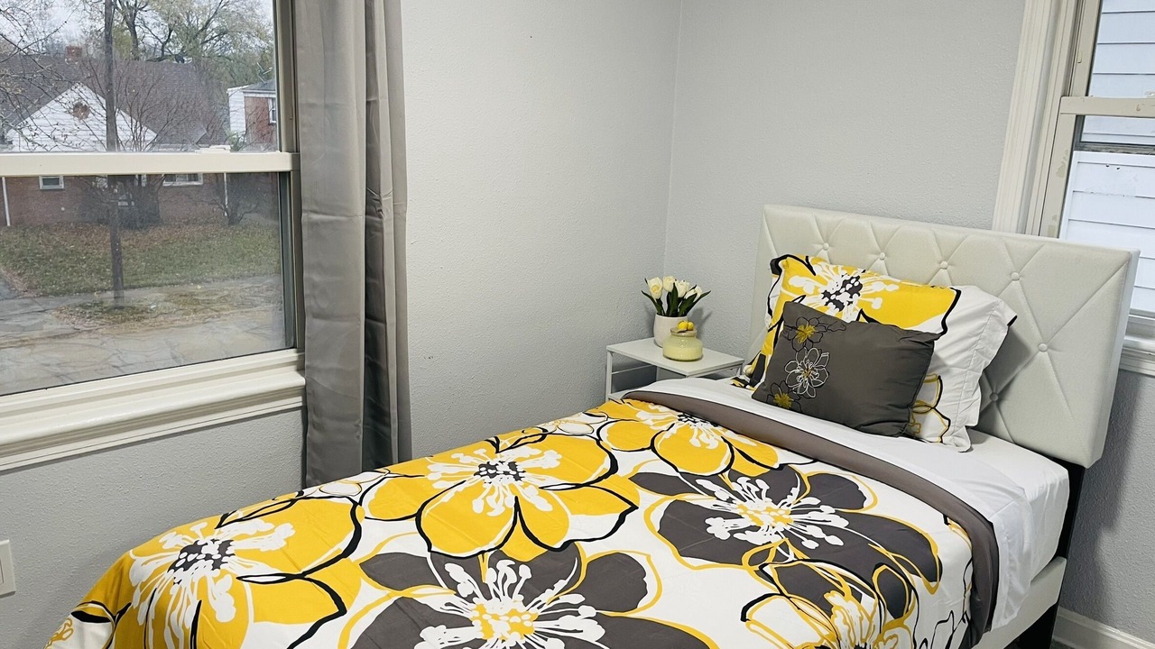 Photo of Bedroom in Maple Heights