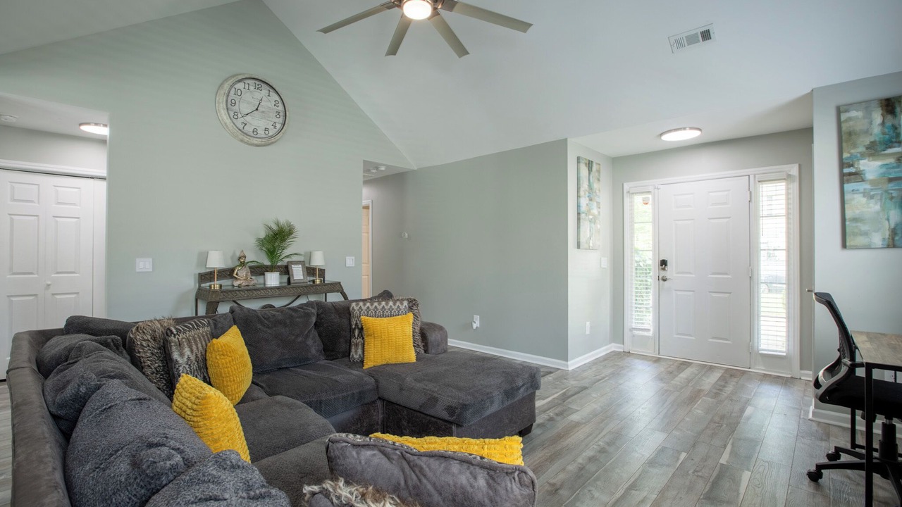 Photo of Livingroom in New Irving Park