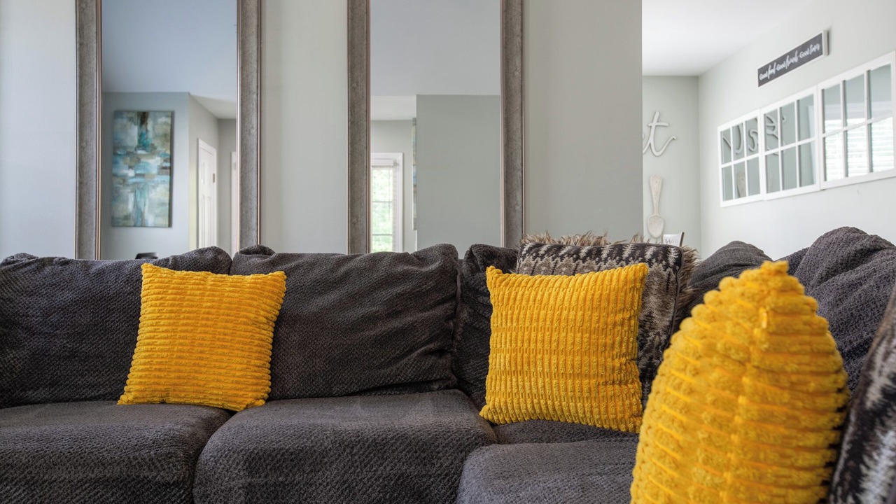Photo of Livingroom in New Irving Park
