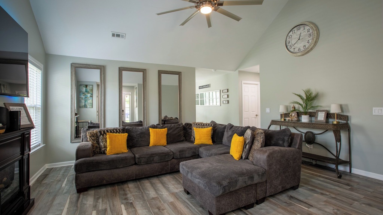 Photo of Livingroom in New Irving Park