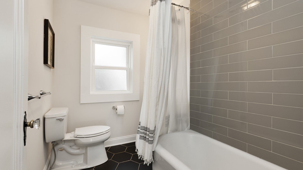 Photo of Bathroom in Central Clintonville