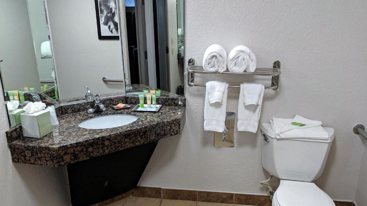 Photo of Bathroom in Executive Park