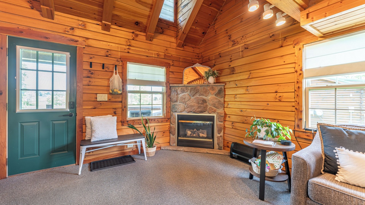 Photo of Livingroom in Millersburg