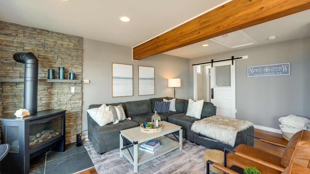 Photo of Bedroom in Warm Beach