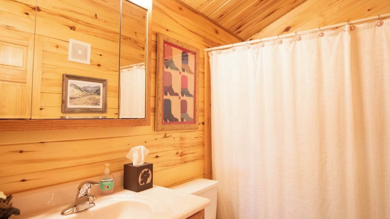 Photo of Bathroom in Saddlestring