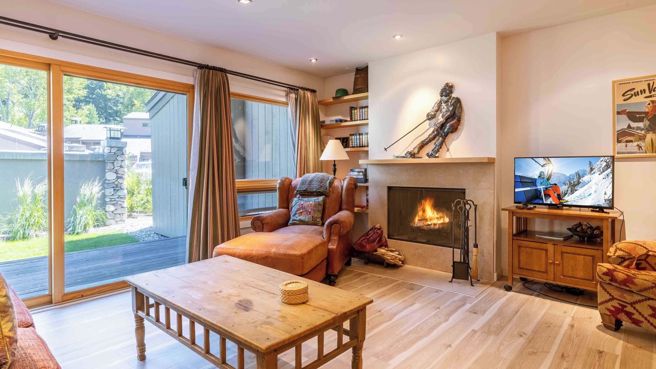Photo of Livingroom in Warm Springs