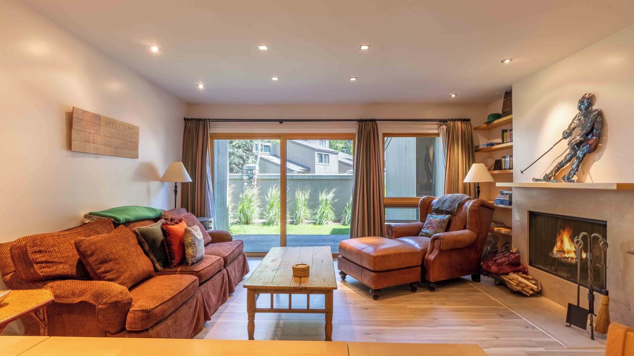 Photo of Livingroom in Warm Springs