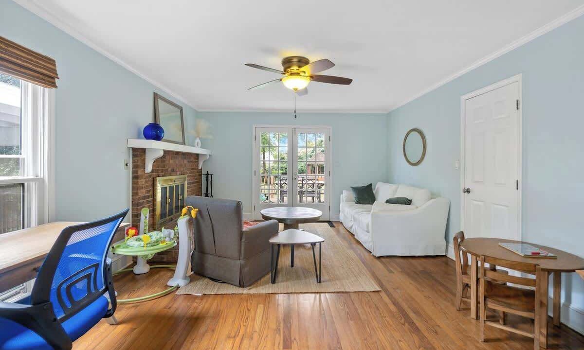 Photo of Livingroom in Myers Park