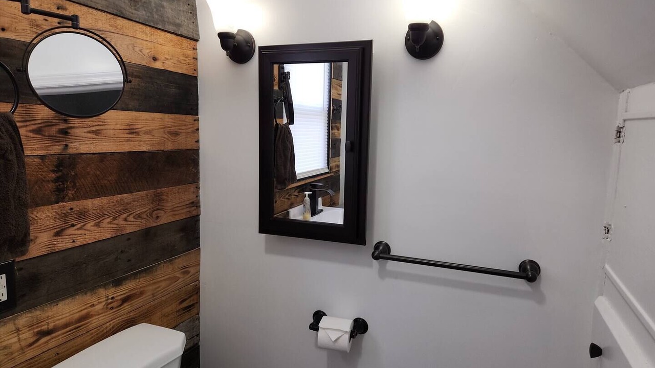 Photo of Bathroom in Niles