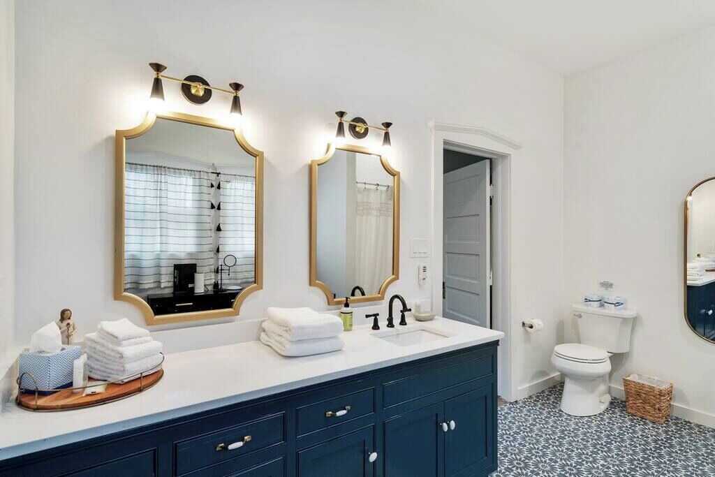 Photo of Bathroom in Stonewall