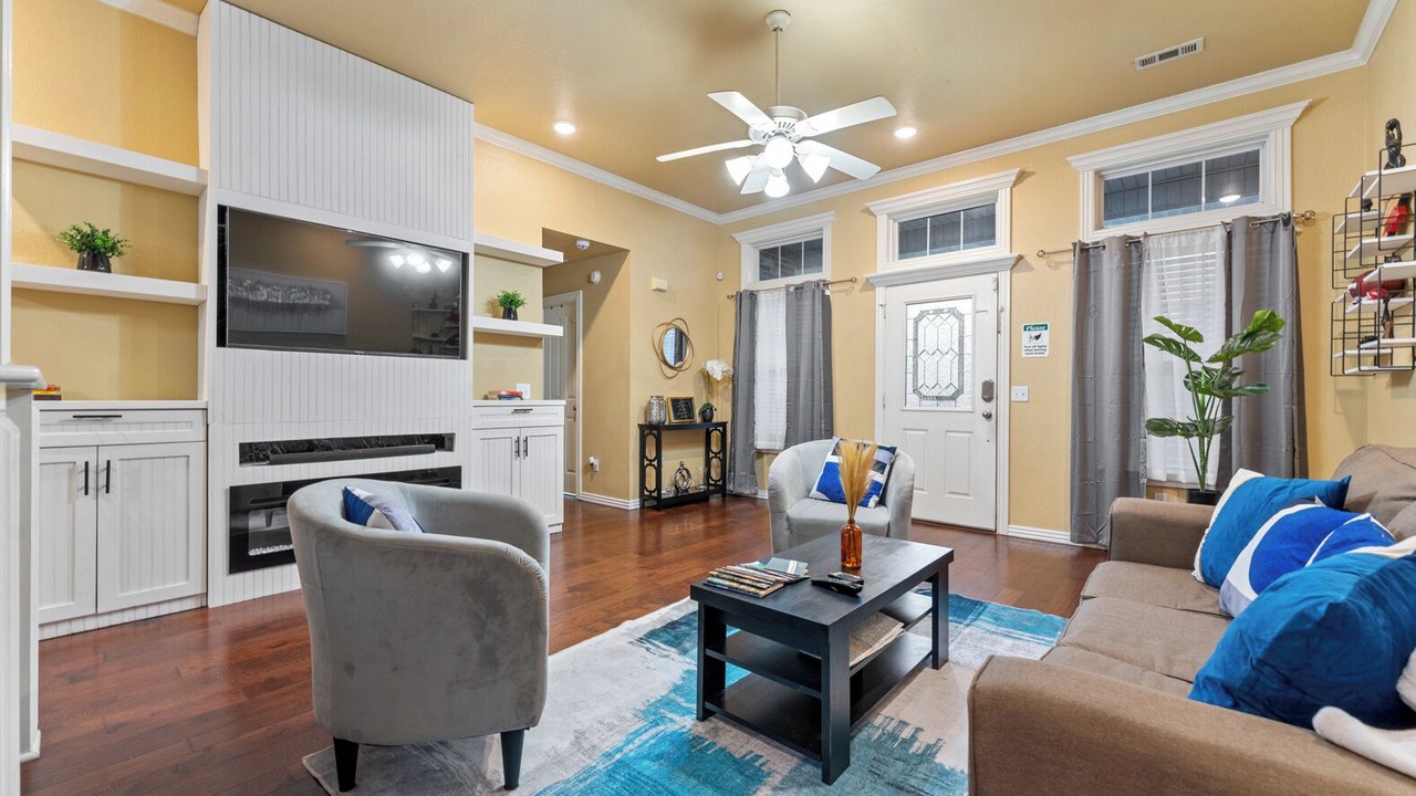 Photo of Livingroom in Lowell