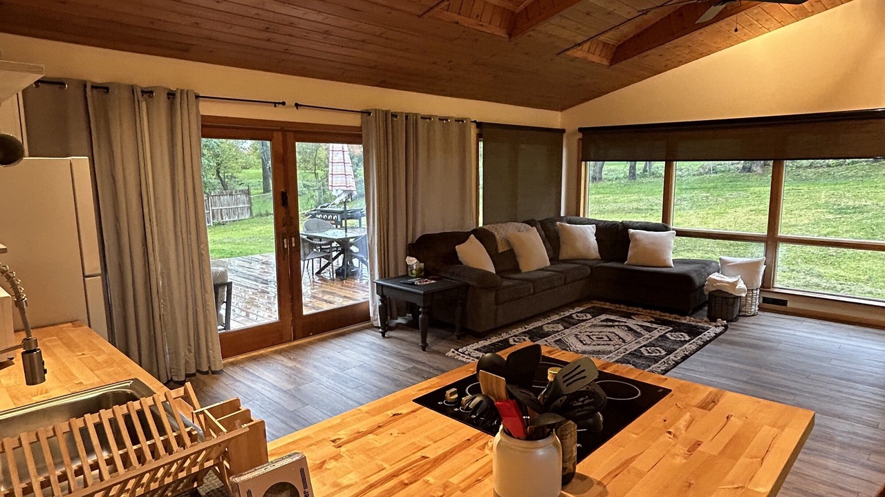 Photo of Livingroom in Houserville