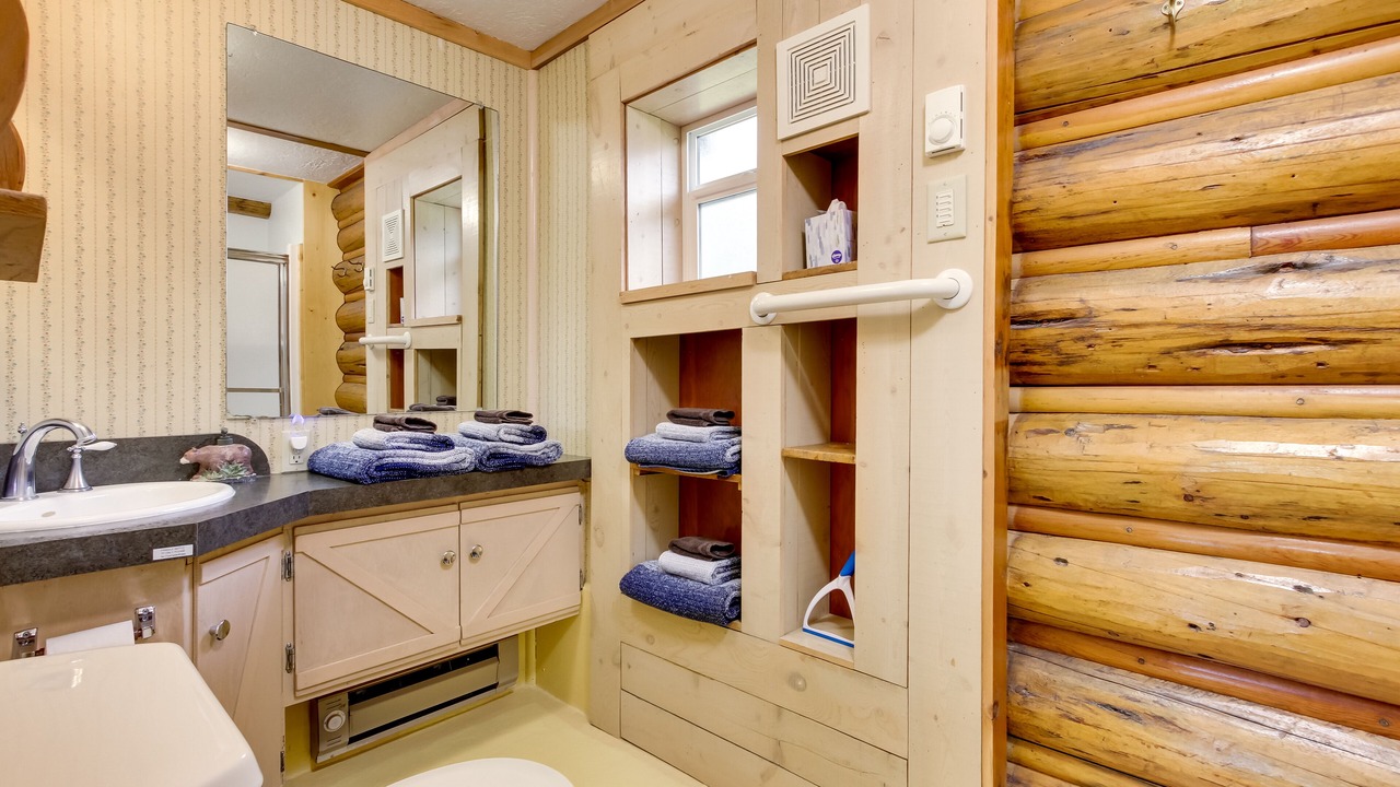 Photo of Bathroom in Silver Gate