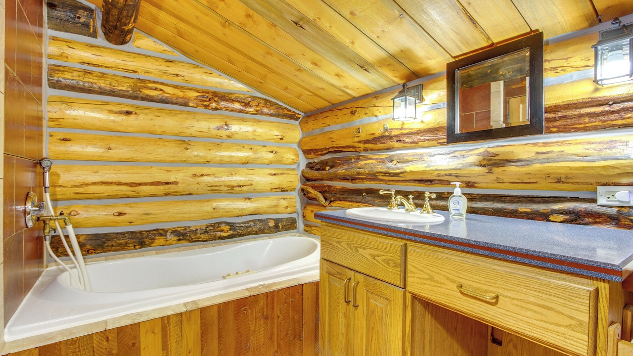 Photo of Bathroom in Silver Gate