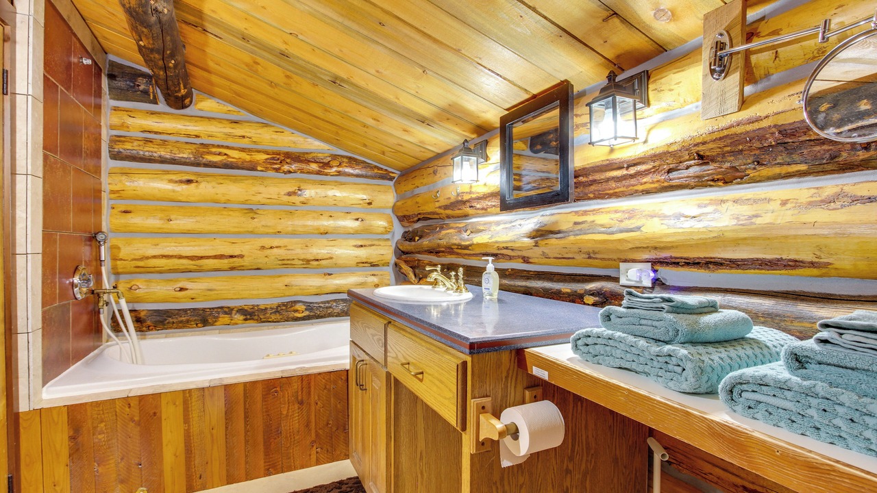 Photo of Bathroom in Silver Gate