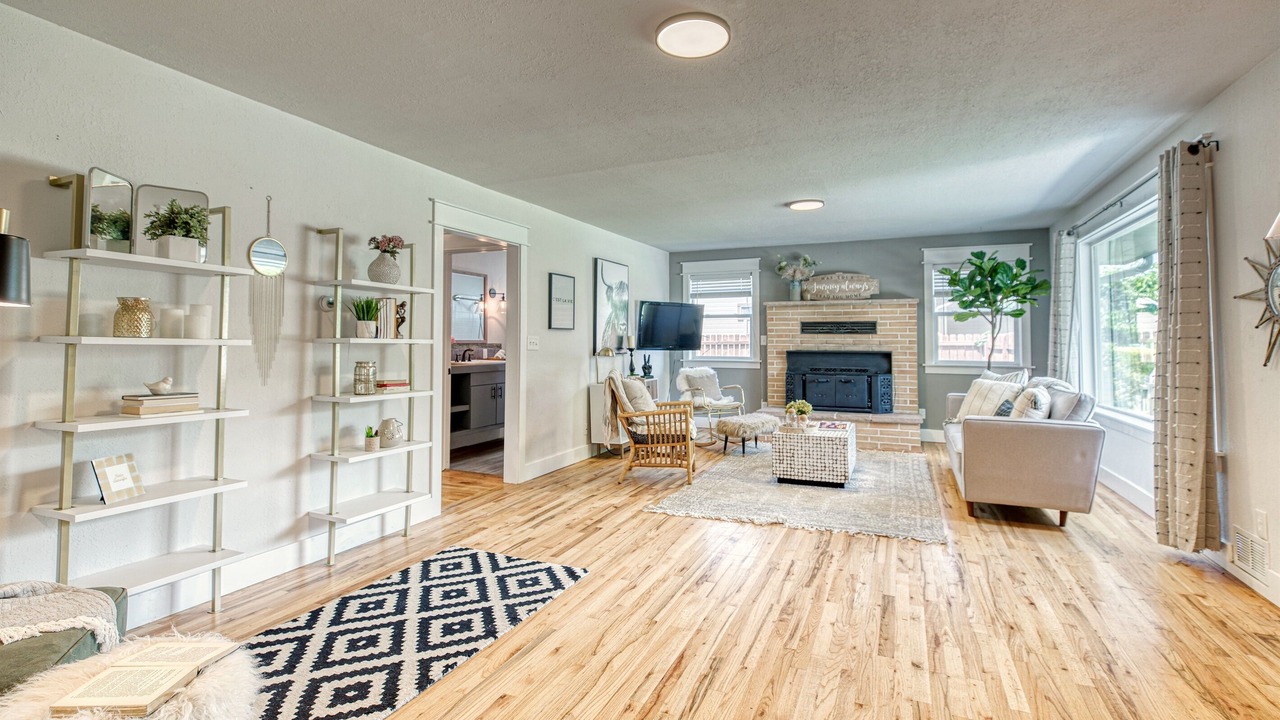 Photo of Livingroom in West Valley