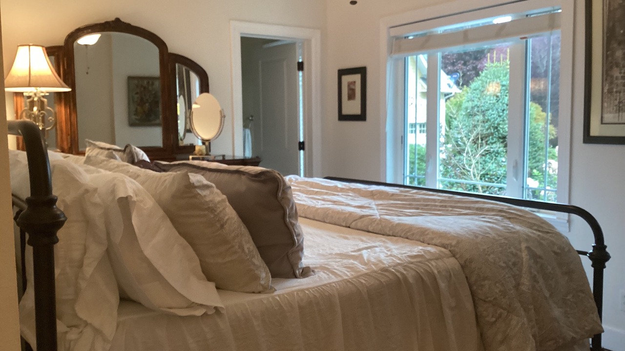 Photo of Bedroom in Hansville