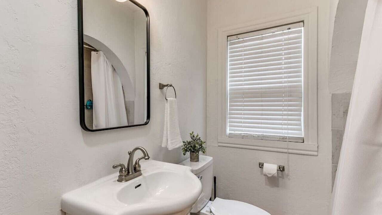 Photo of Bathroom in Lincoln Terrace