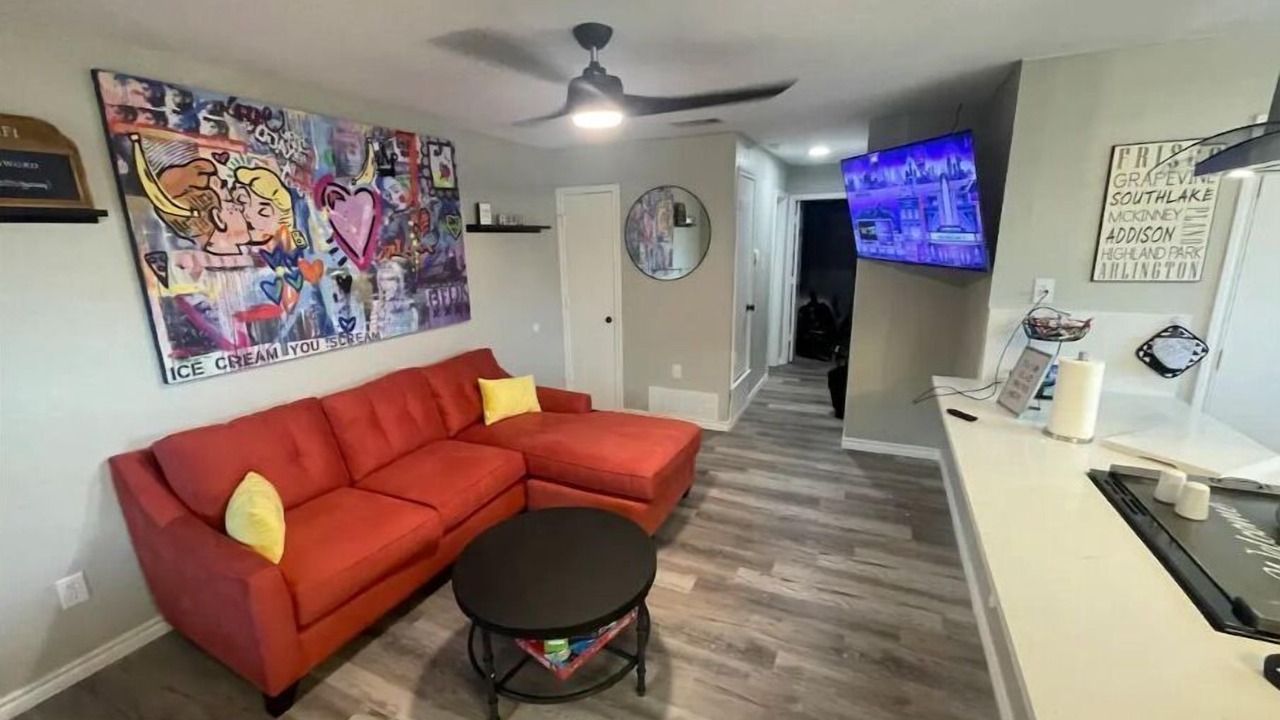 Photo of Livingroom in Central Arlington
