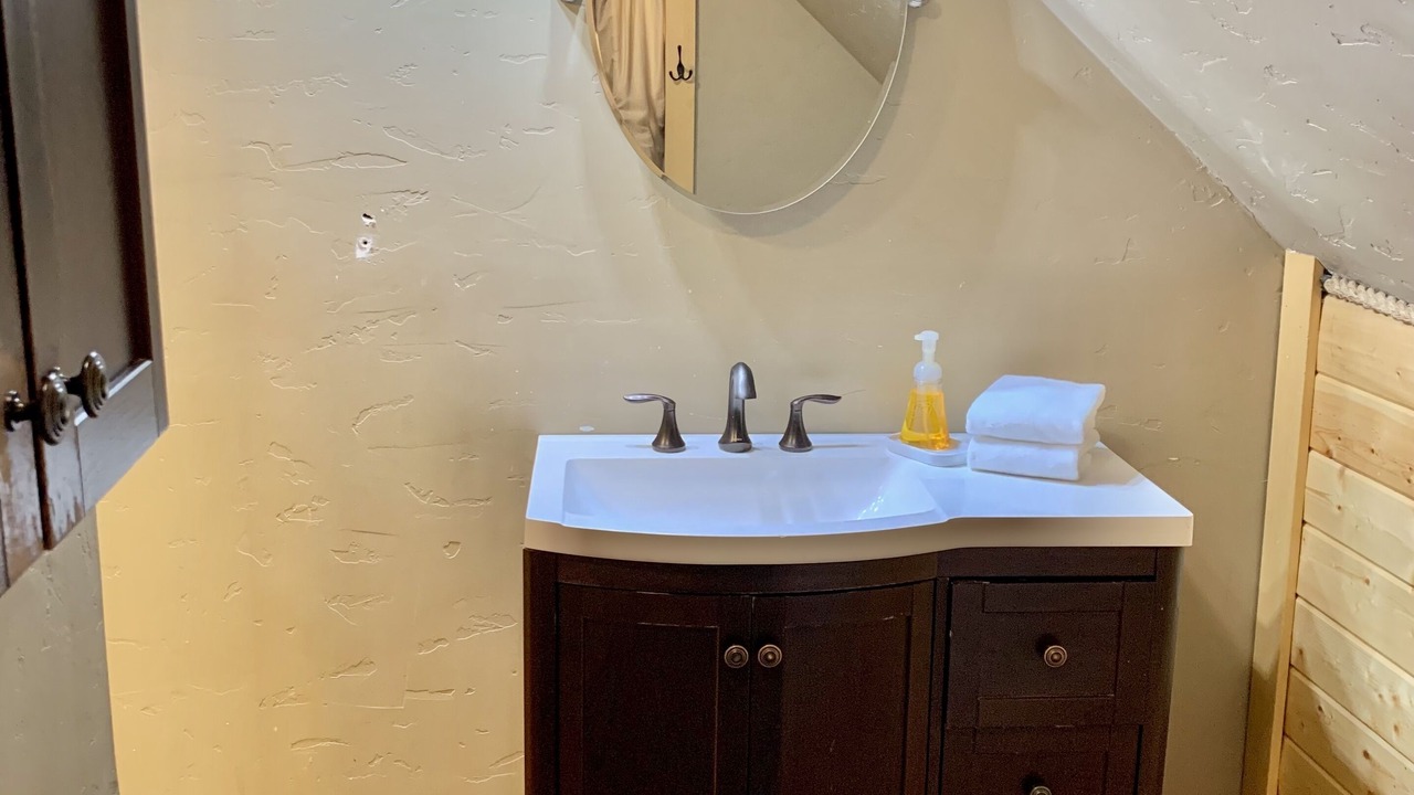 Photo of Bathroom in Island Park