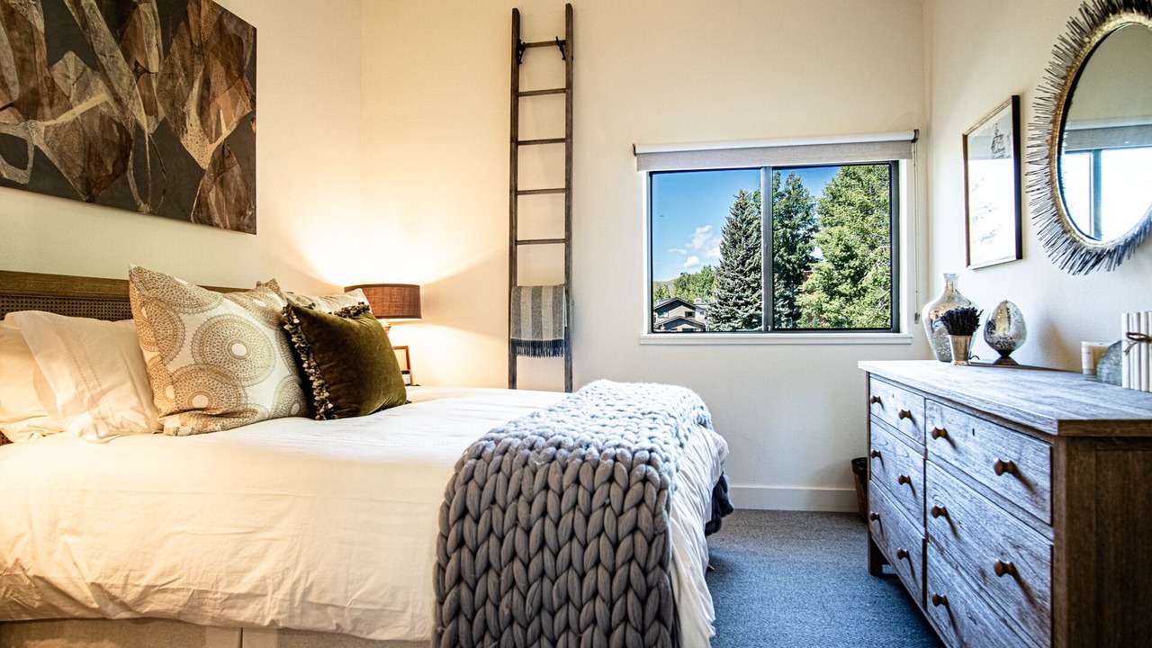 Photo of Bedroom in Elkhorn Village