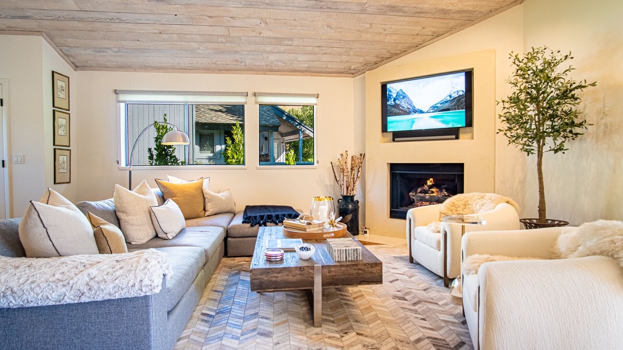 Photo of Livingroom in Elkhorn Village