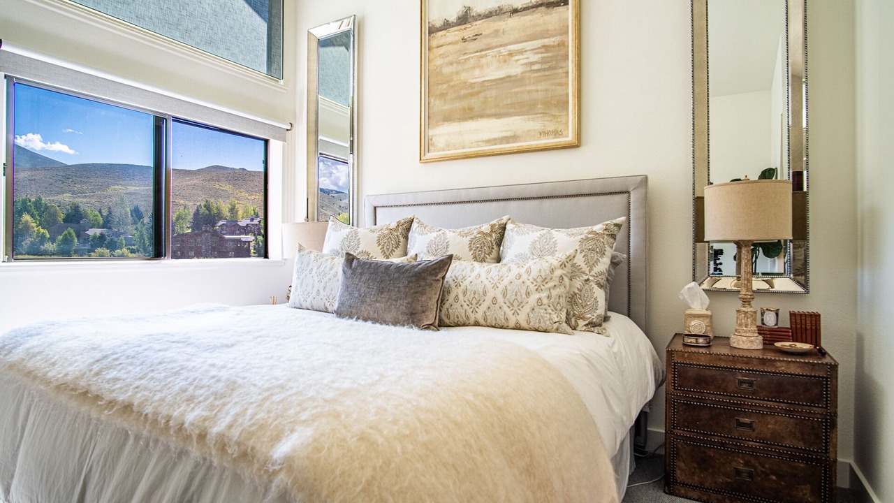 Photo of Bedroom in Elkhorn Village