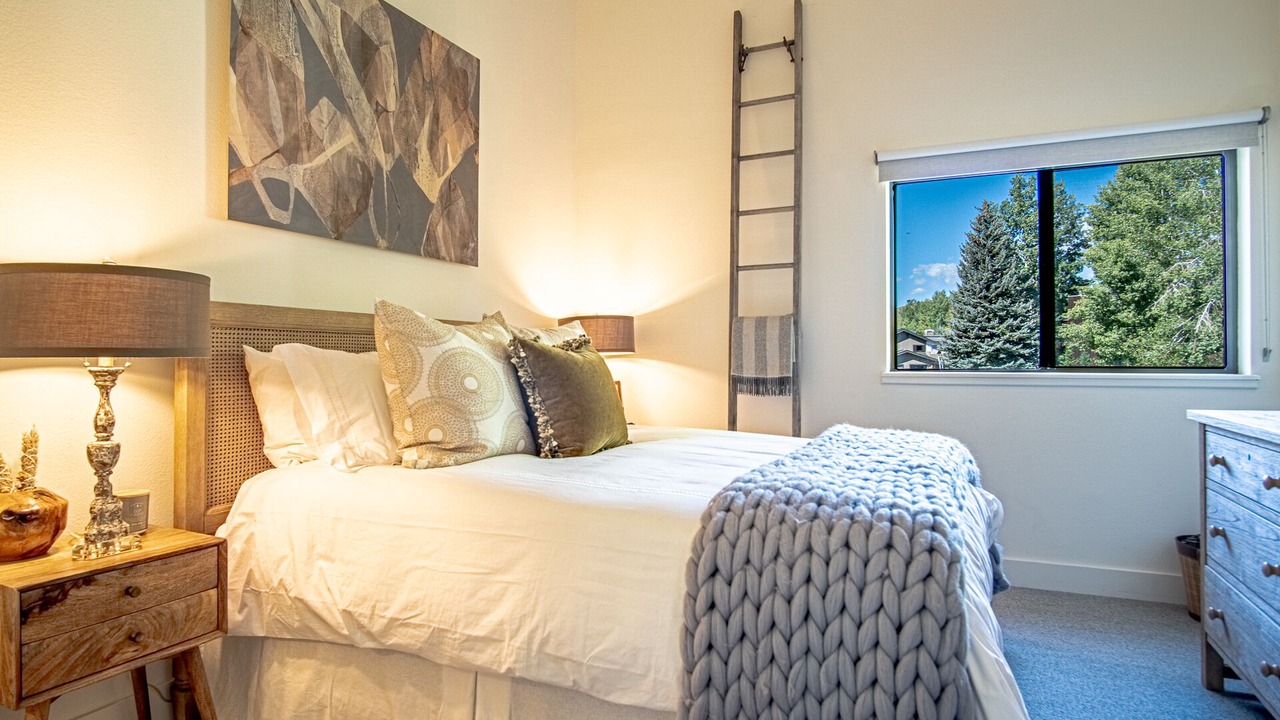Photo of Bedroom in Elkhorn Village