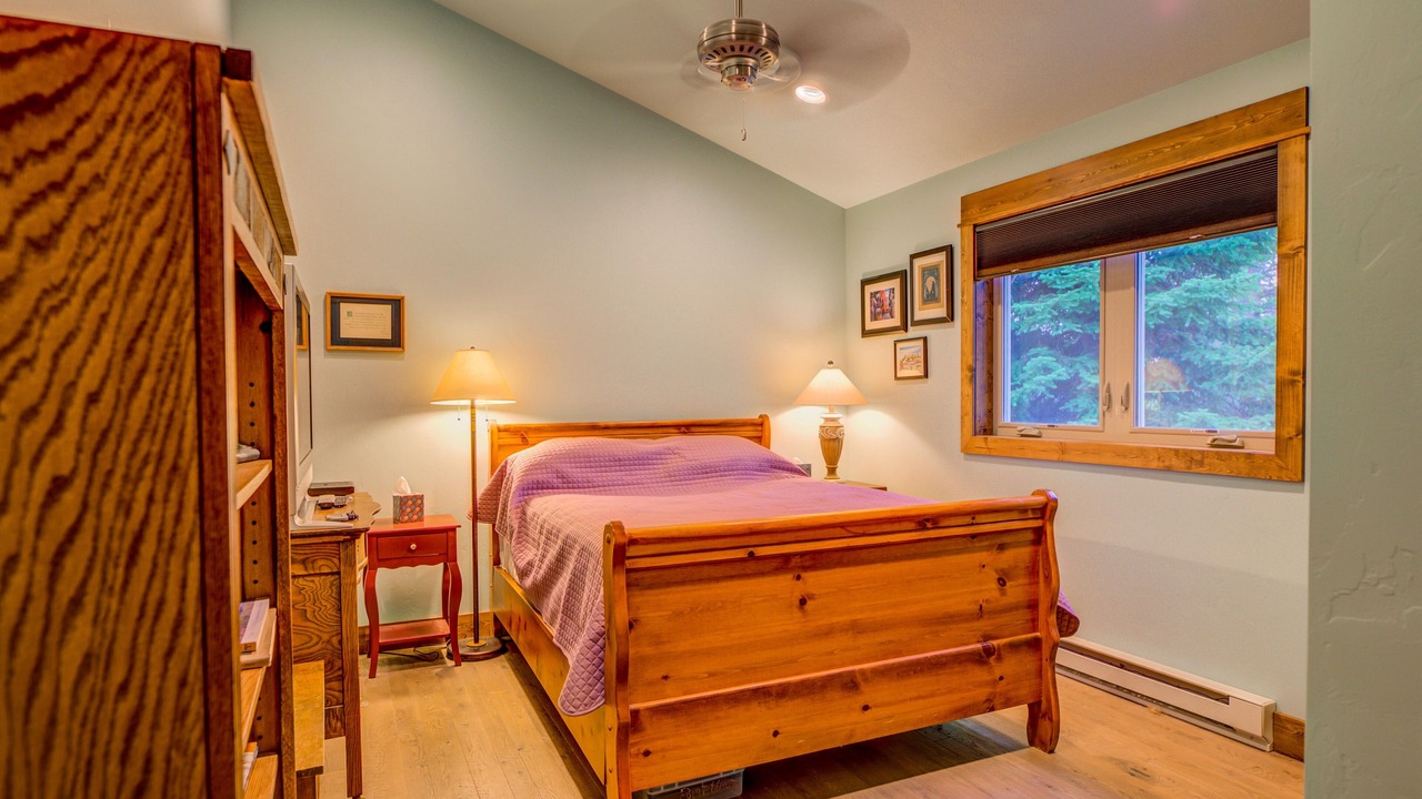 Photo of Bedroom in West Yellowstone