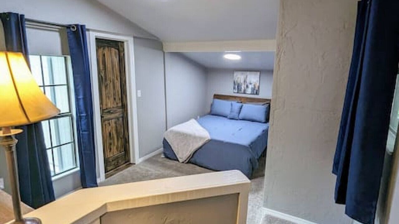 Photo of Bedroom in Sulphur