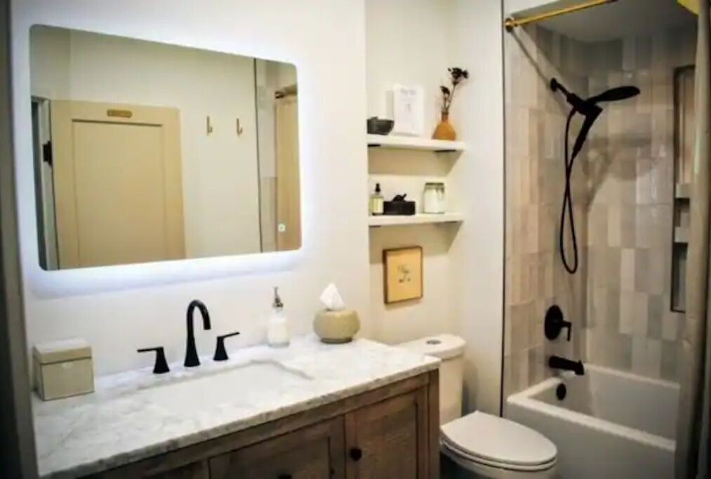 Photo of Bathroom in Detroit - Shoreway