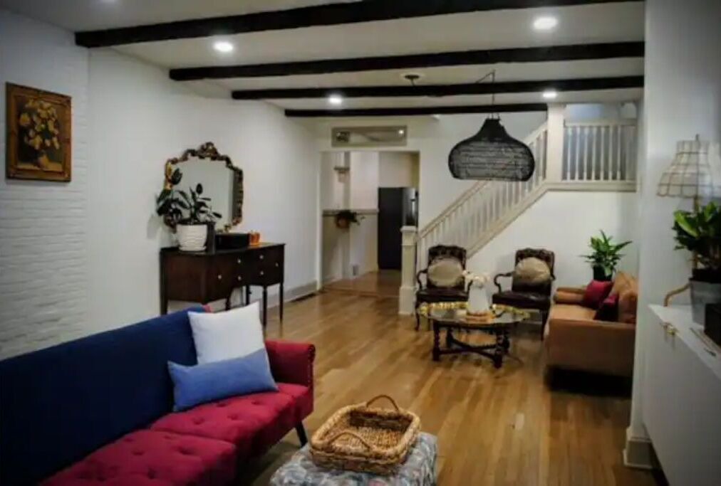 Photo of Livingroom in Detroit - Shoreway
