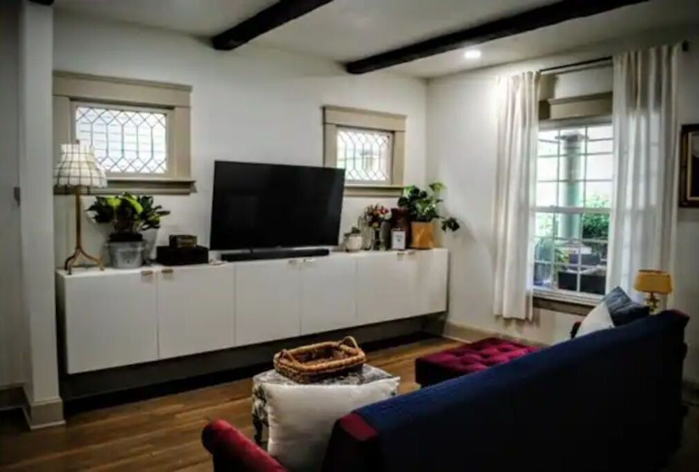 Photo of Livingroom in Detroit - Shoreway