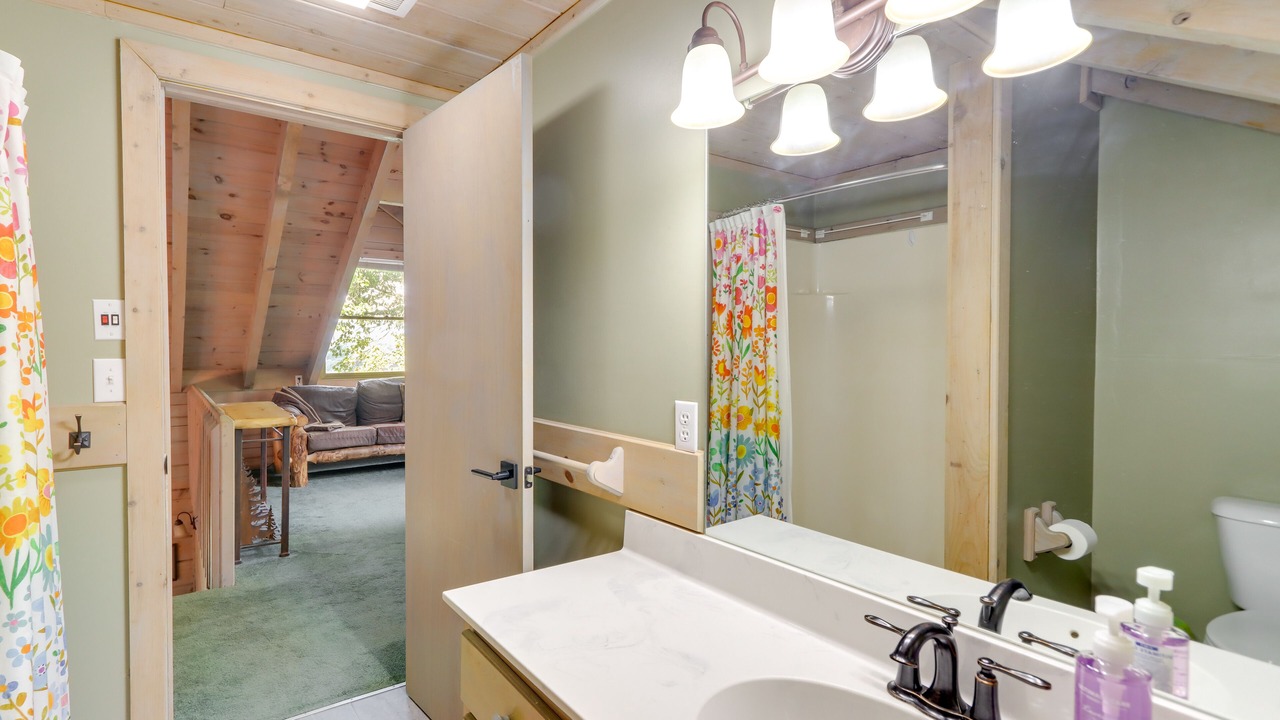 Photo of Bathroom in Hidden Lake