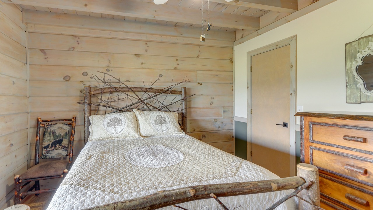 Photo of Bedroom in Hidden Lake