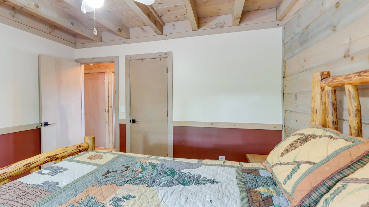 Photo of Bedroom in Hidden Lake