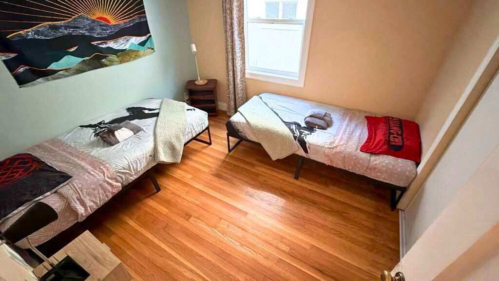 Photo of Bedroom in Oakland Ave - Harrison St