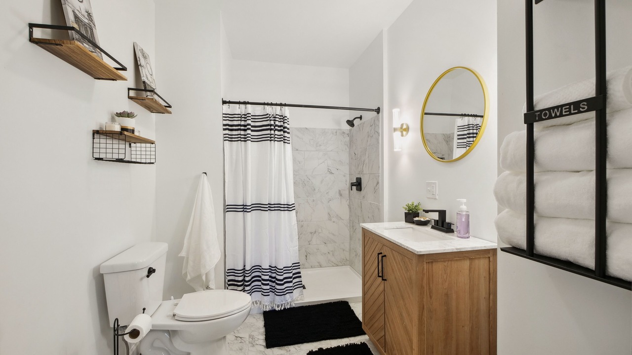 Photo of Bathroom in Detroit - Shoreway