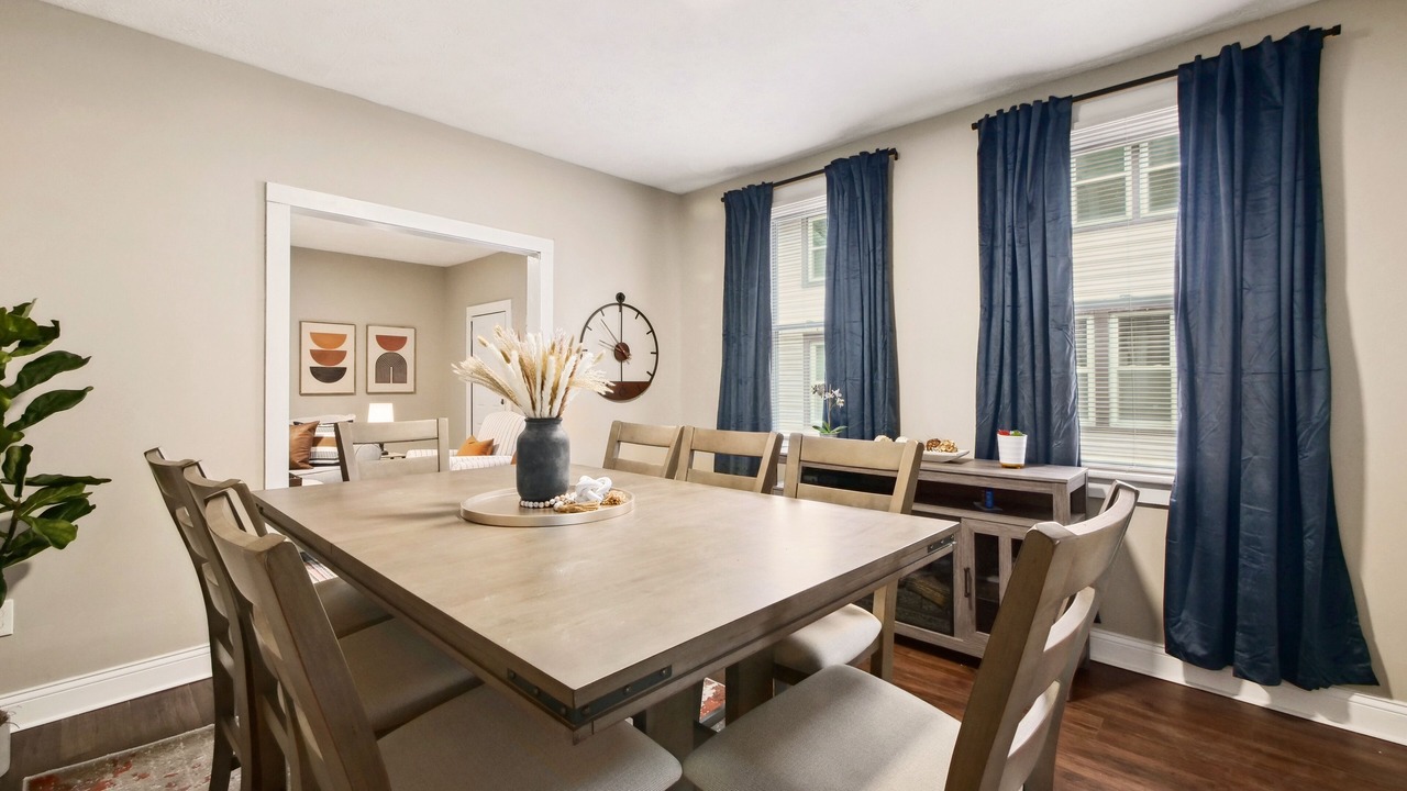 Photo of Livingroom in Detroit - Shoreway