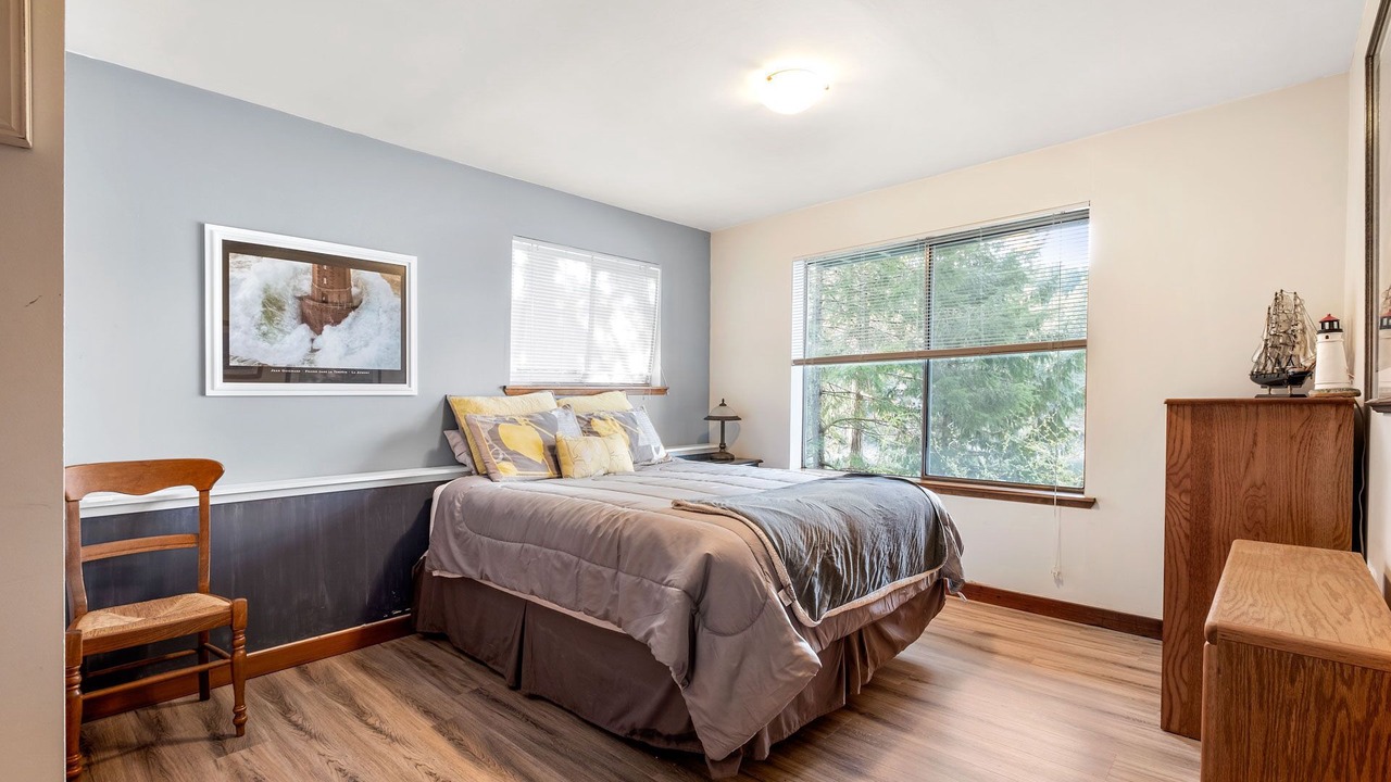 Photo of Bedroom in Lilliwaup