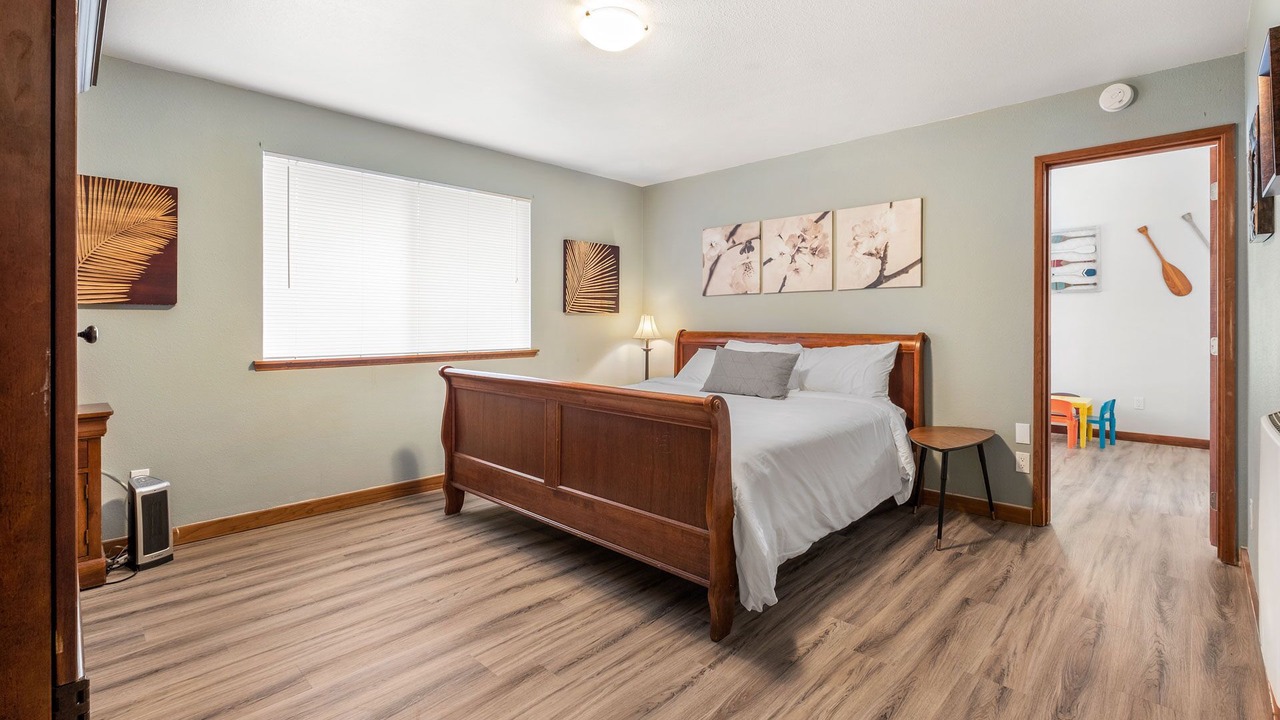Photo of Bedroom in Lilliwaup