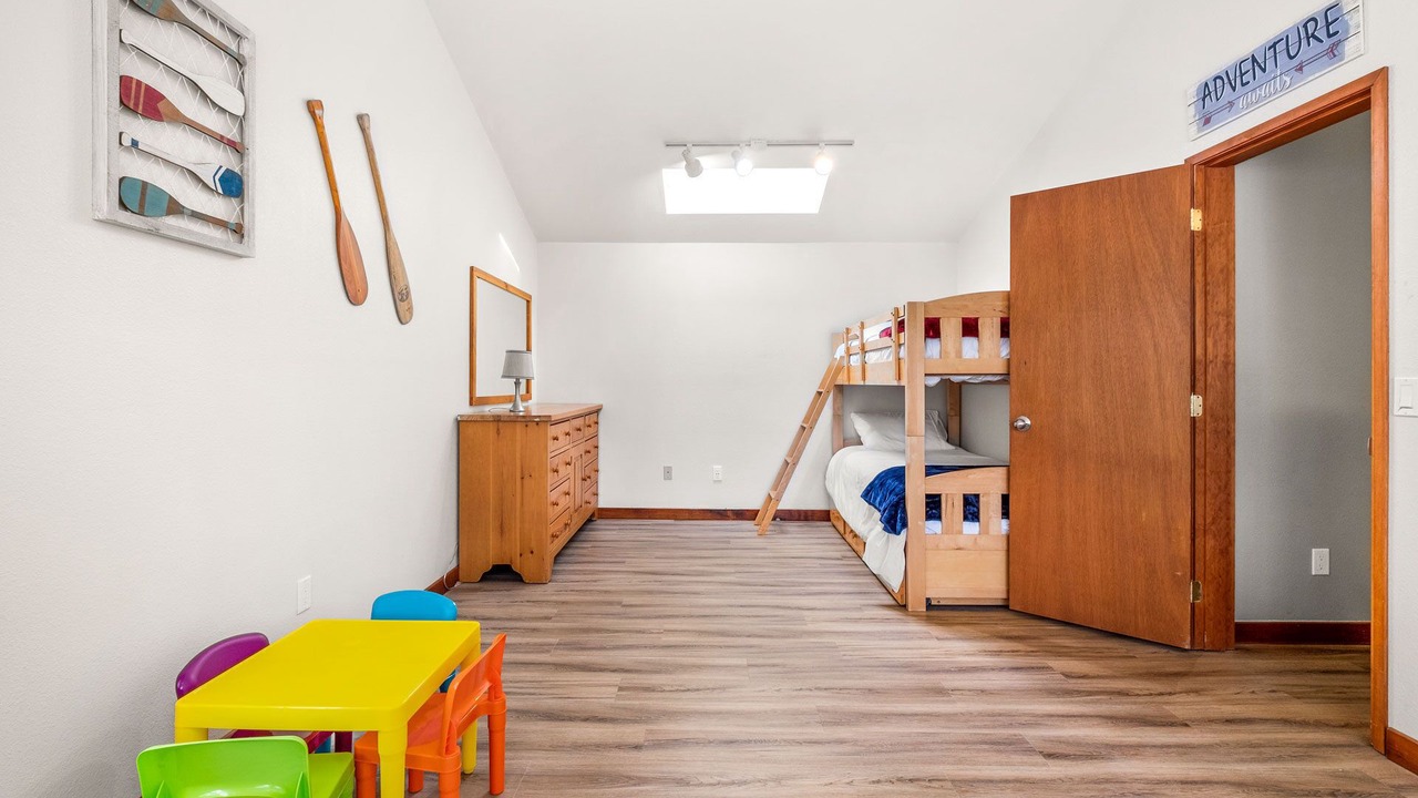 Photo of Bedroom in Lilliwaup