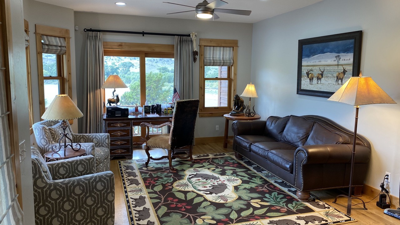 Photo of Livingroom in Emigrant