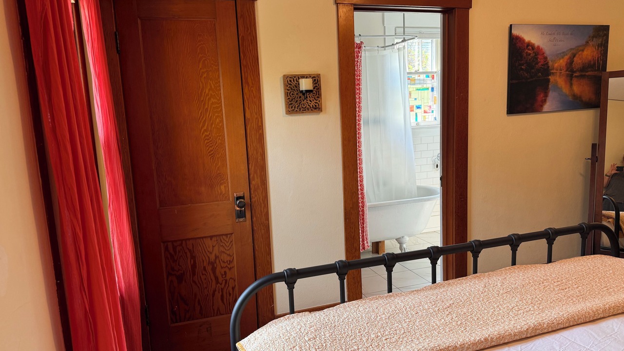 Photo of Bedroom in University District