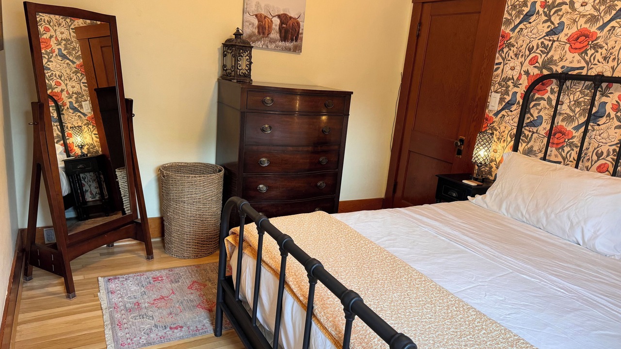 Photo of Bedroom in University District