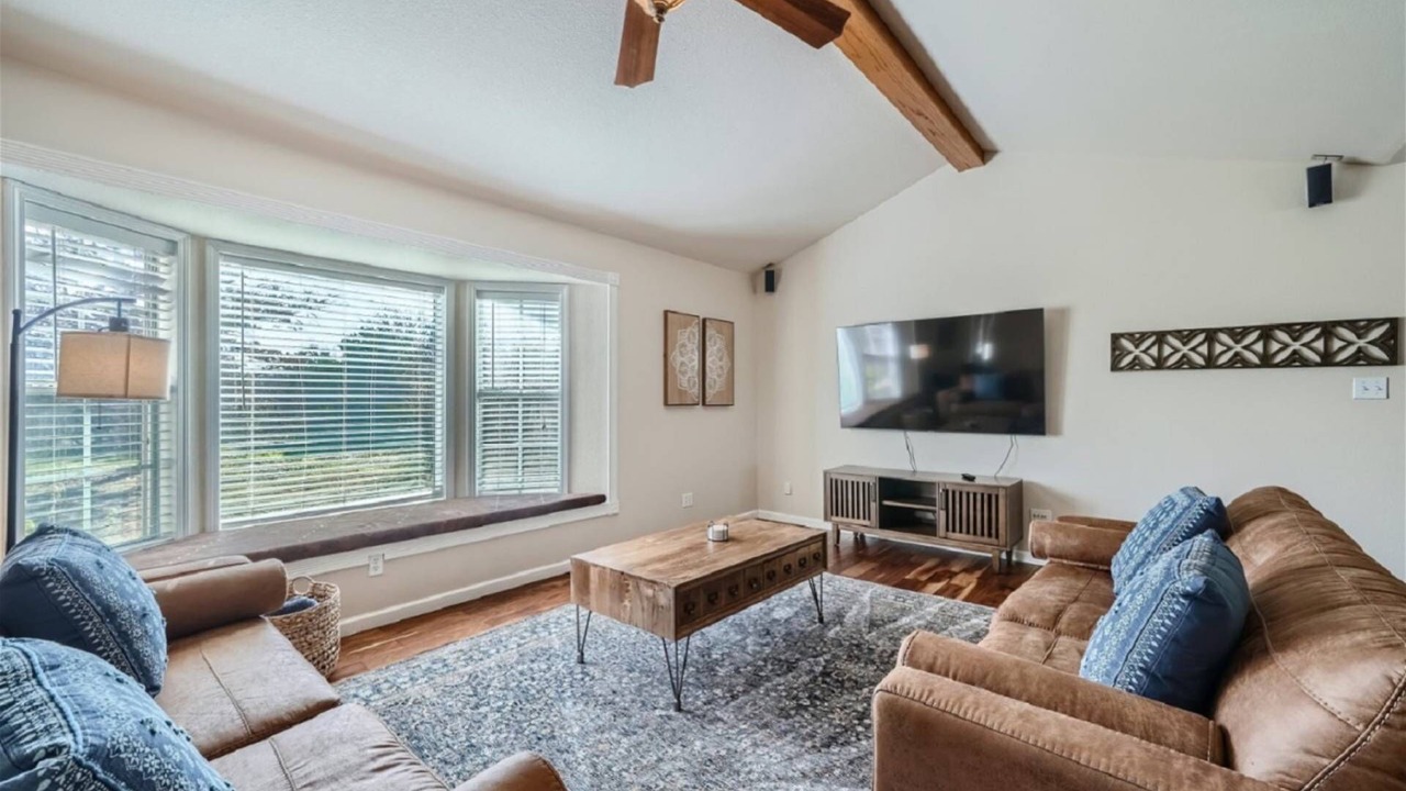 Photo of Livingroom in Cedar Creek
